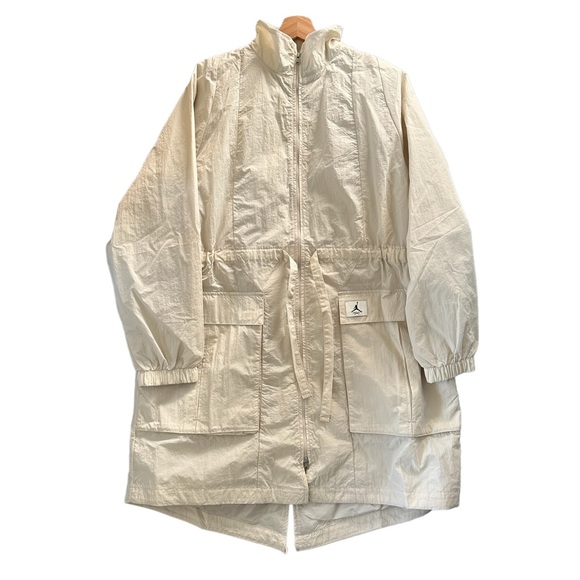 Jordan Jackets & Blazers - NWT Jordan Essentials Oversized Jacket, size L